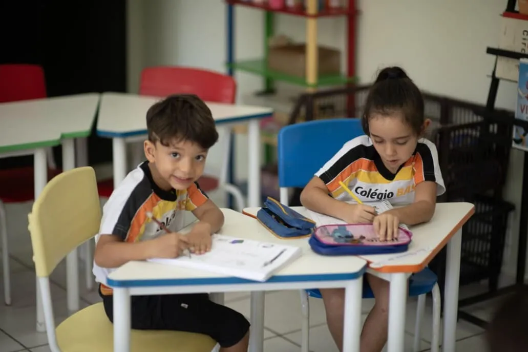 Atividade na mesa, Educação Infantil do Colégio Basic