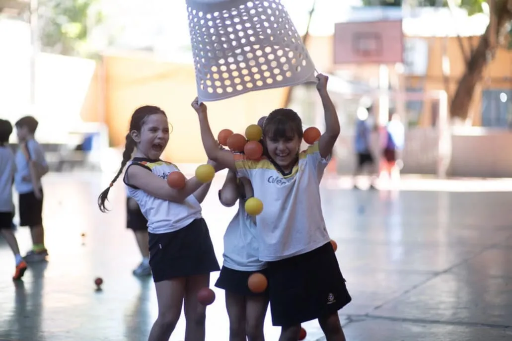 Brincadeira na quadra, Ensino Fundamental I do Colégio Basic