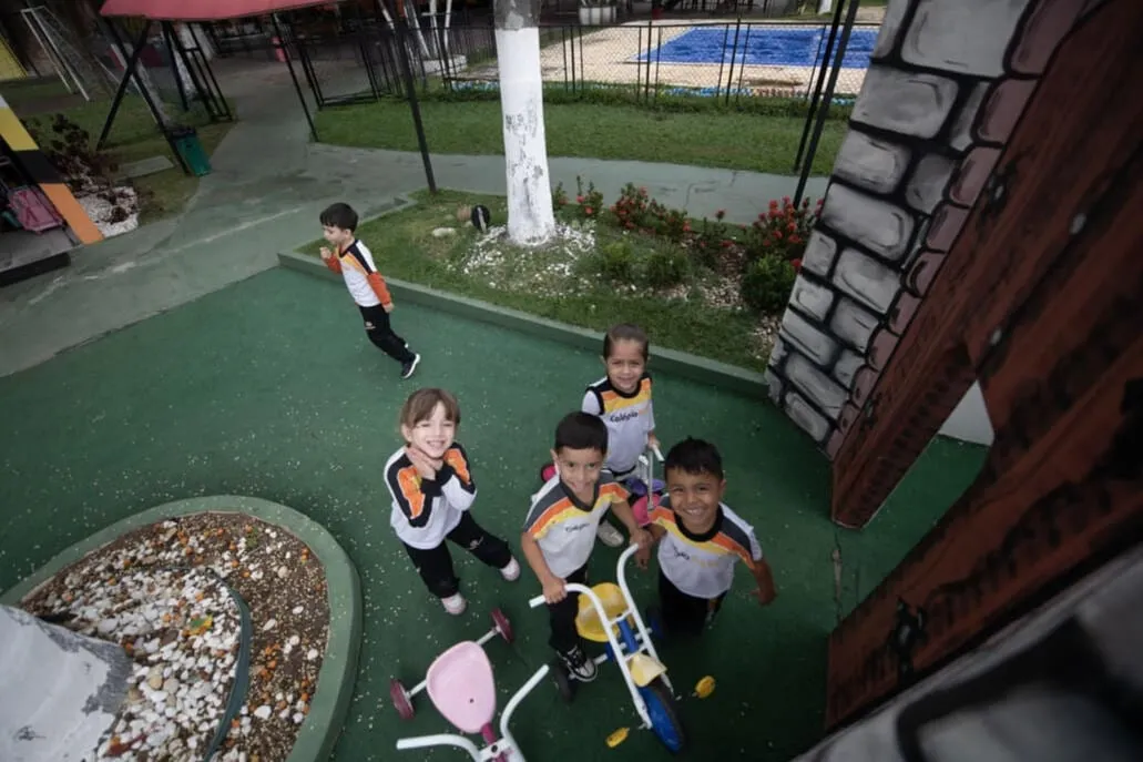 Brincadeira no patio, Educação Infantil do Colégio Basic