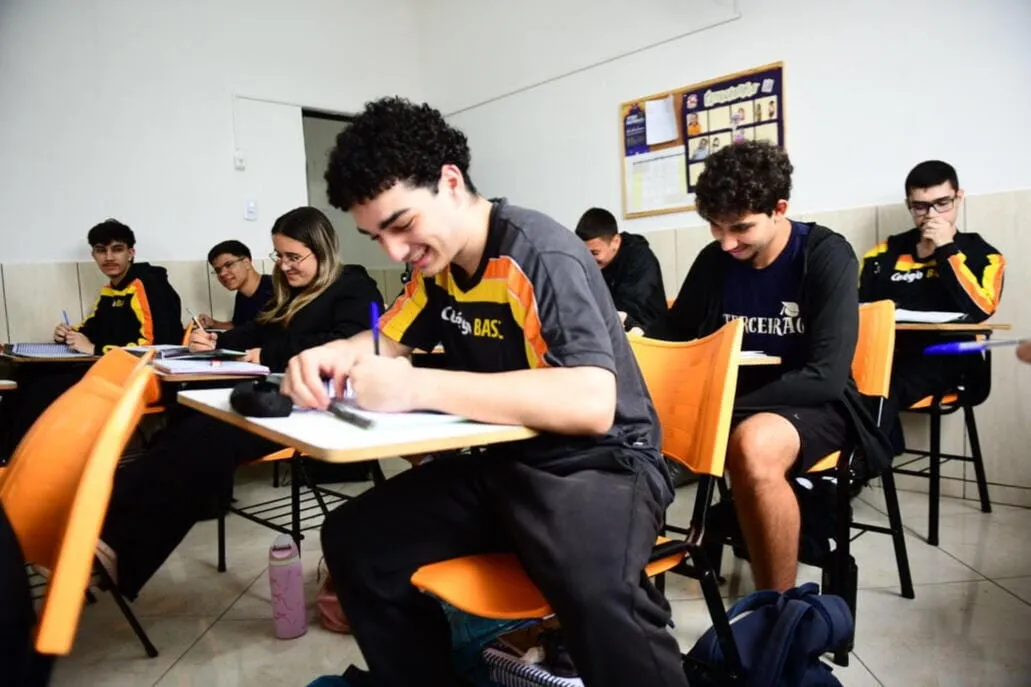 Turma em sala, Ensino Médio do Colégio Basic